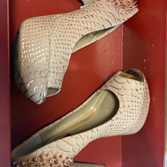 RED Saks Fifth Avenue. Fun style high heels pumps - Picture 12 of 13